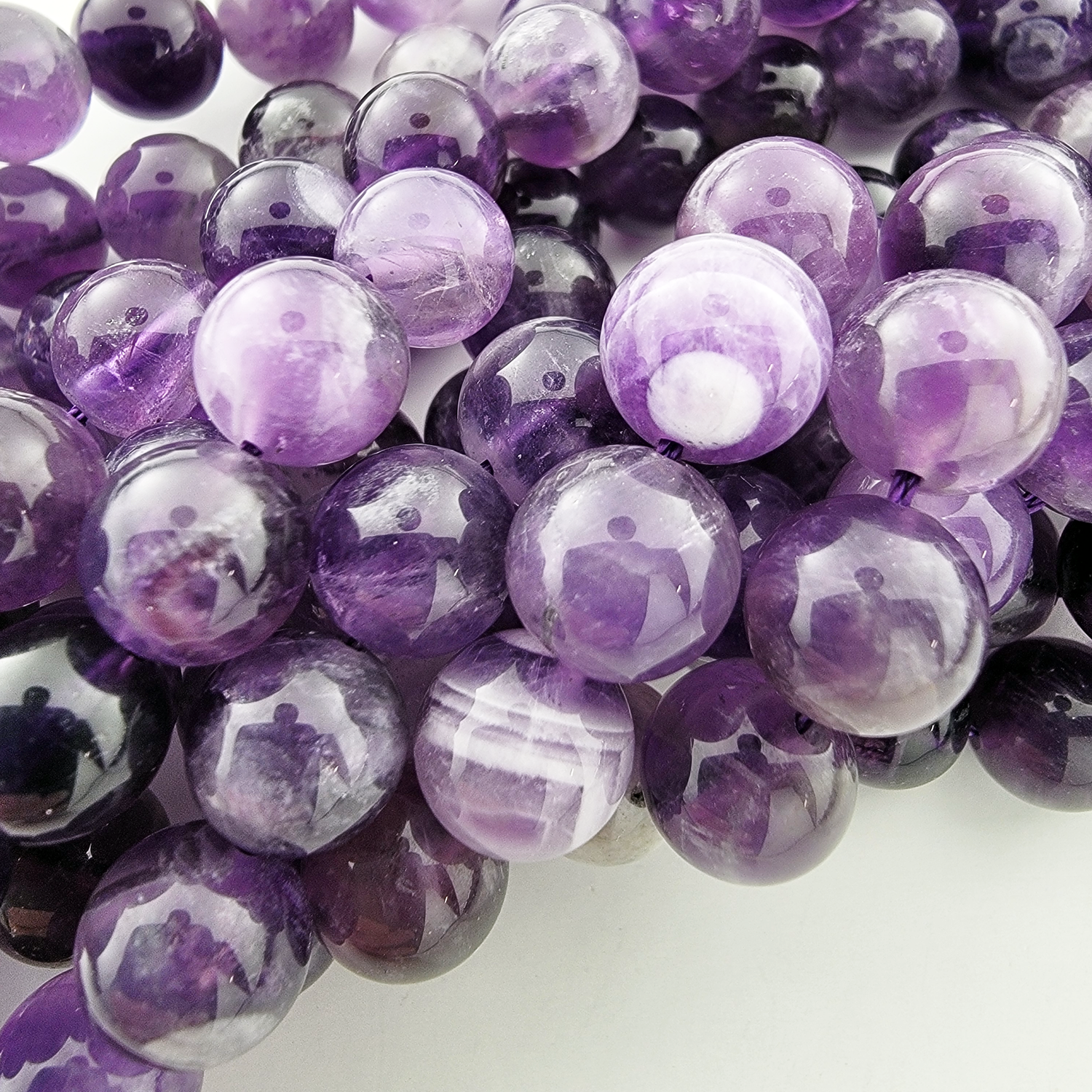 Dream / Chevron Amethyst Natural Smooth Round Beads