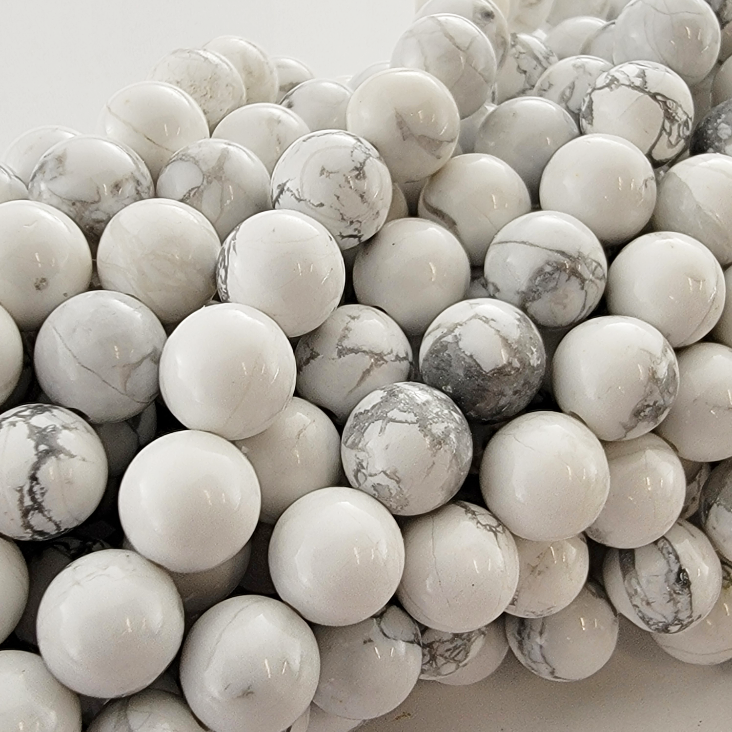 Howlite Natural Smooth Round Beads