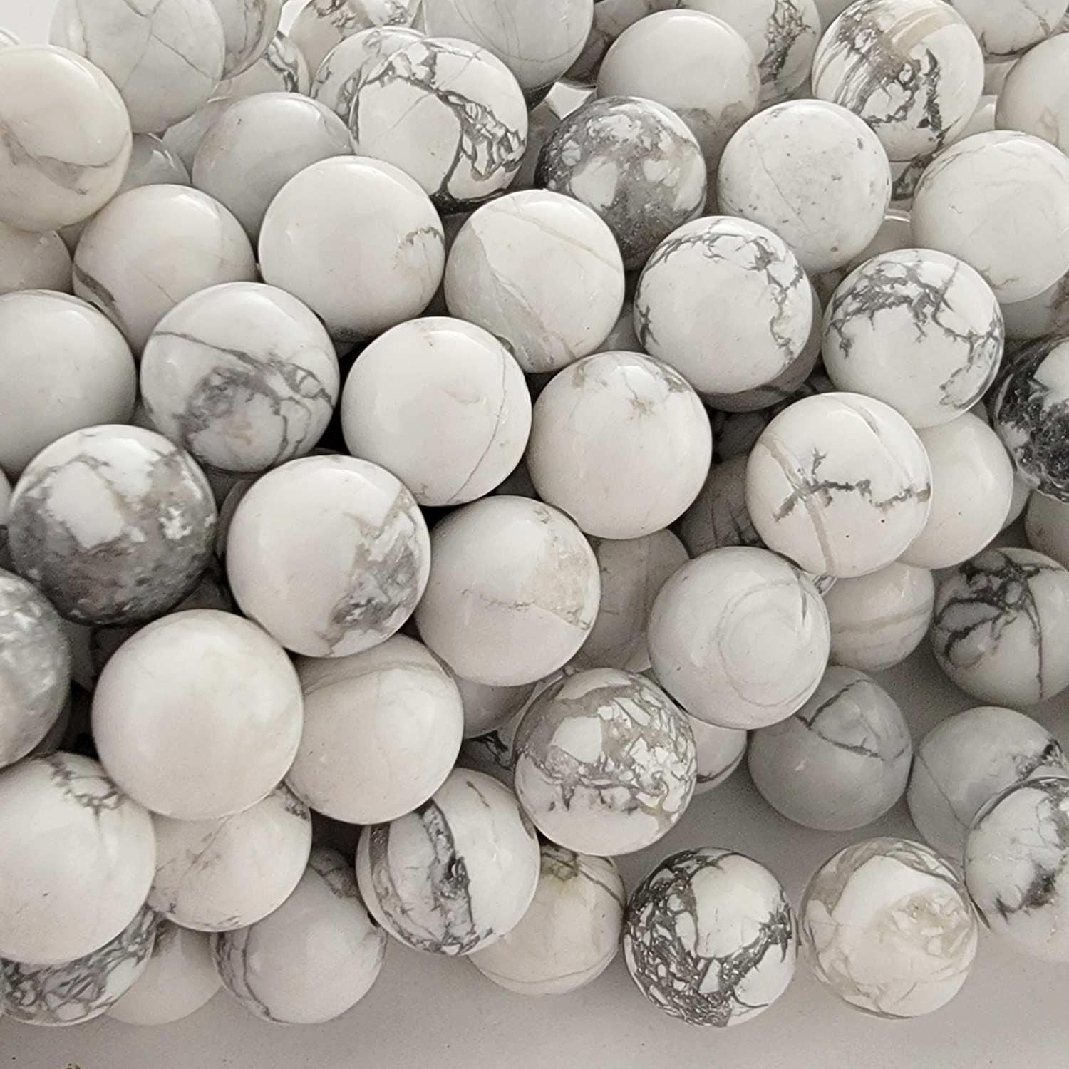Howlite Natural Smooth Round Beads
